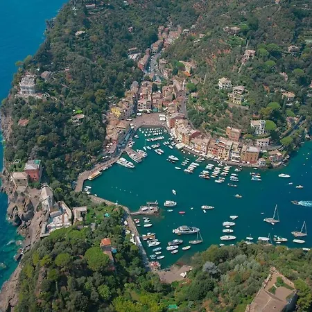In The Heart Of Center, Steps From Sea Ac Parking Rapallo